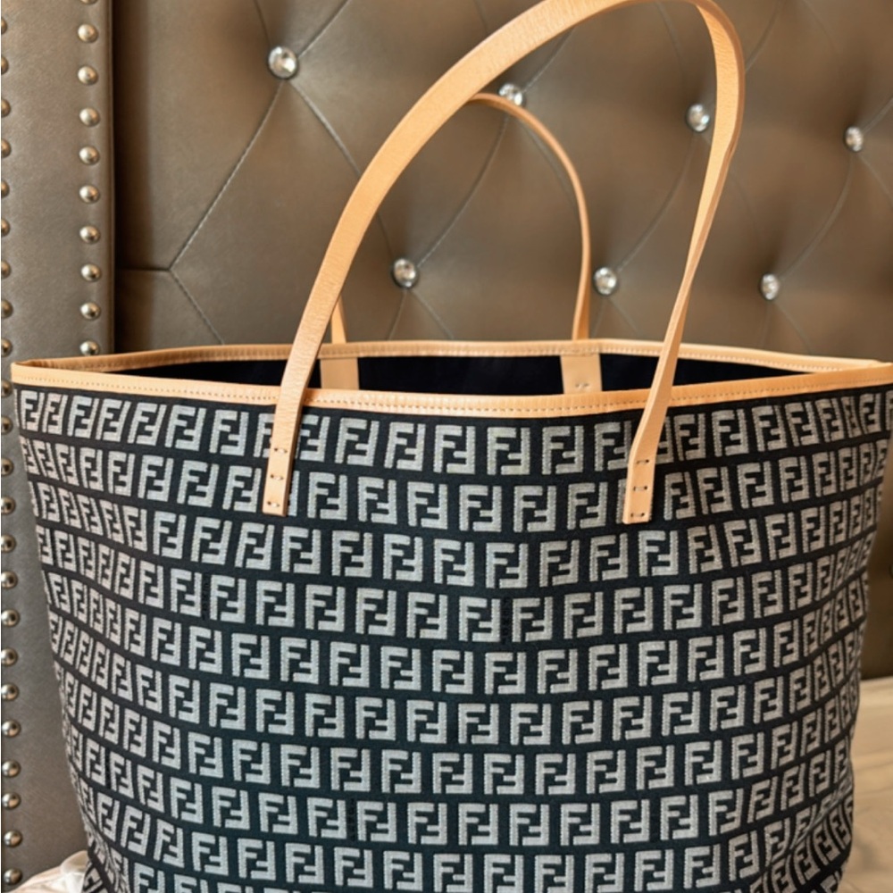 Pre Loved Used Good Condition Authentic Fendi Black and Tan FF Logo Tote